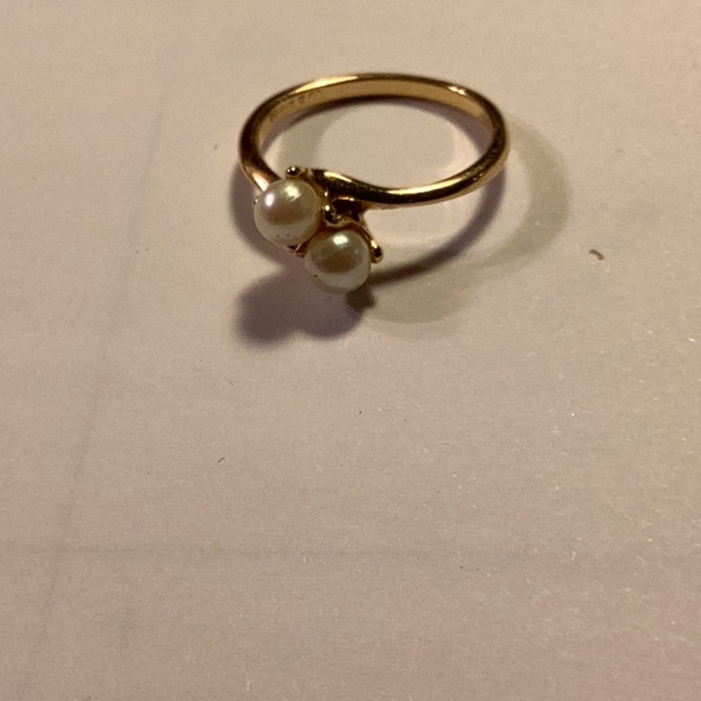 Delicate pearl ring